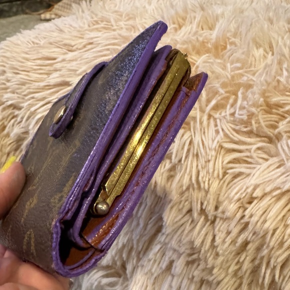 Hand painted LV wallets. 2 separate - Picture 6 of 16